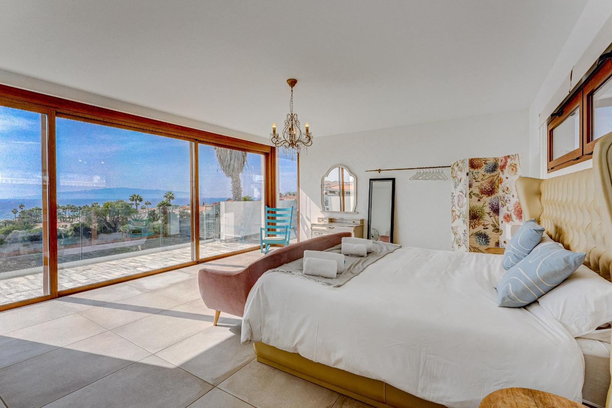 Fabulous Contemporary 5 Bedroom Villa With Private Heated Pool, Sleeps Max 13 Callao Salvaje Dış mekan fotoğraf